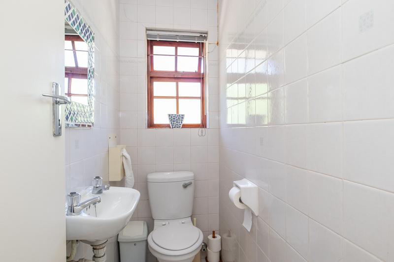 5 Bedroom Property for Sale in Constantia Western Cape